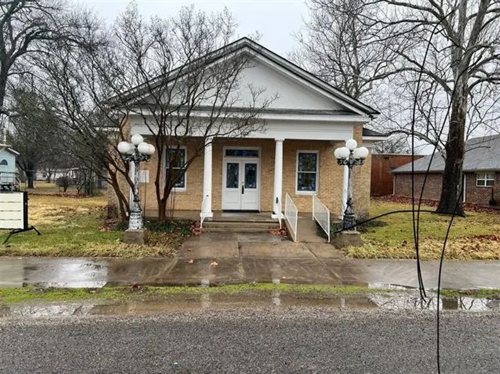 102 E Main Street, Cumby