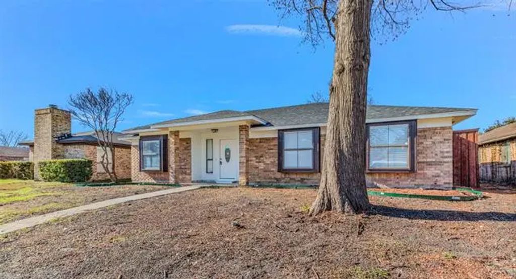 206 E Schreiber Street, Garland