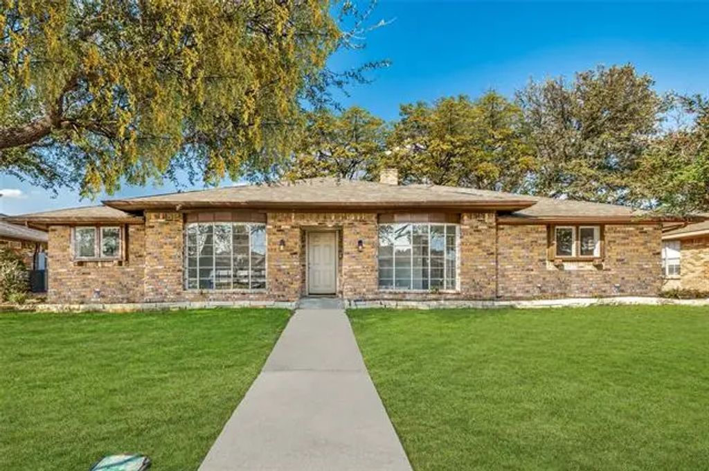 2261 Woodcreek, Carrollton