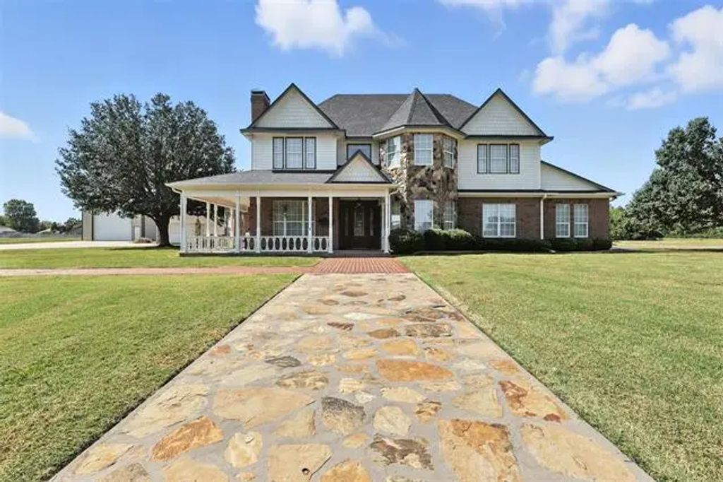 902 Booker Street, Sulphur Springs