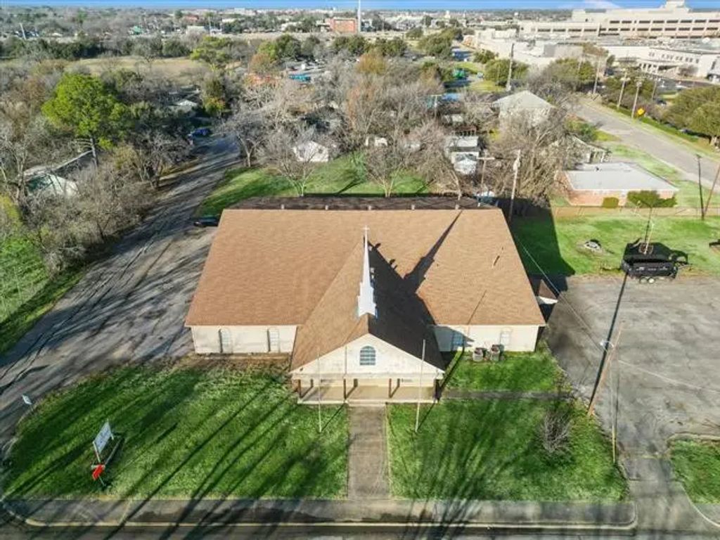 325 S Cowan Avenue, Lewisville