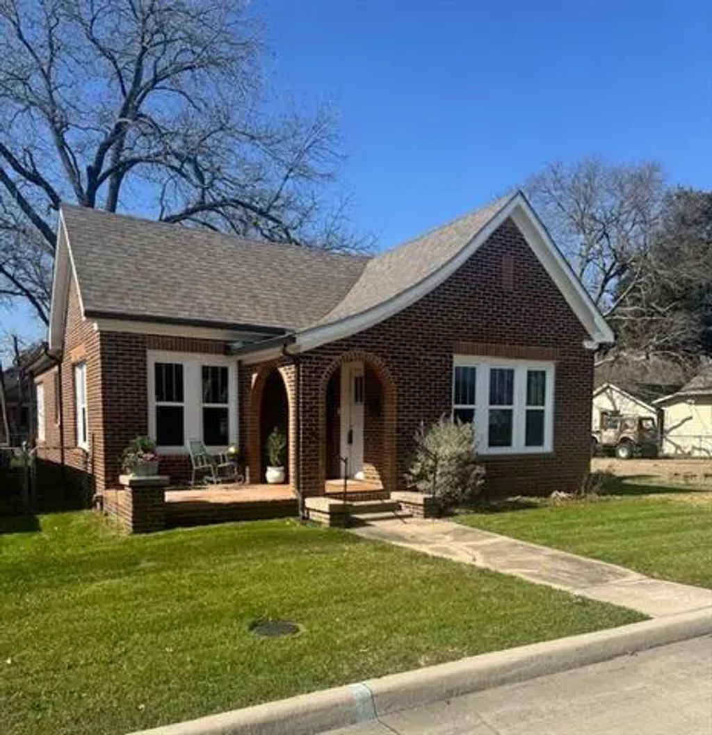 333 N Red River Street, Gainesville