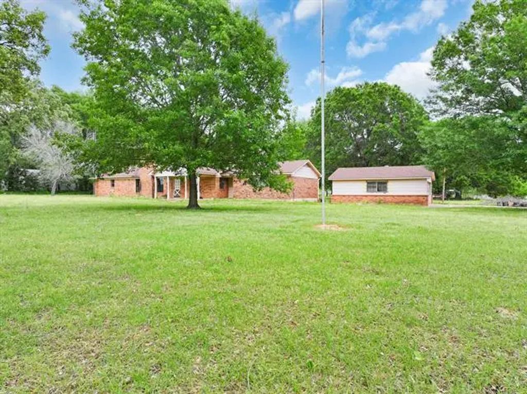 2487 S Fm 17, Alba