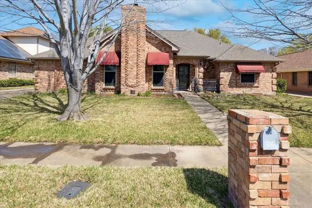524 Highland Park Drive, Hurst