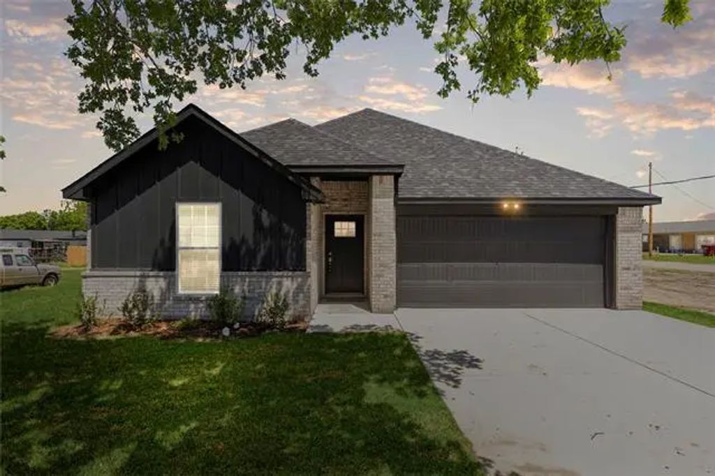 307 East Sanger Street, Celeste