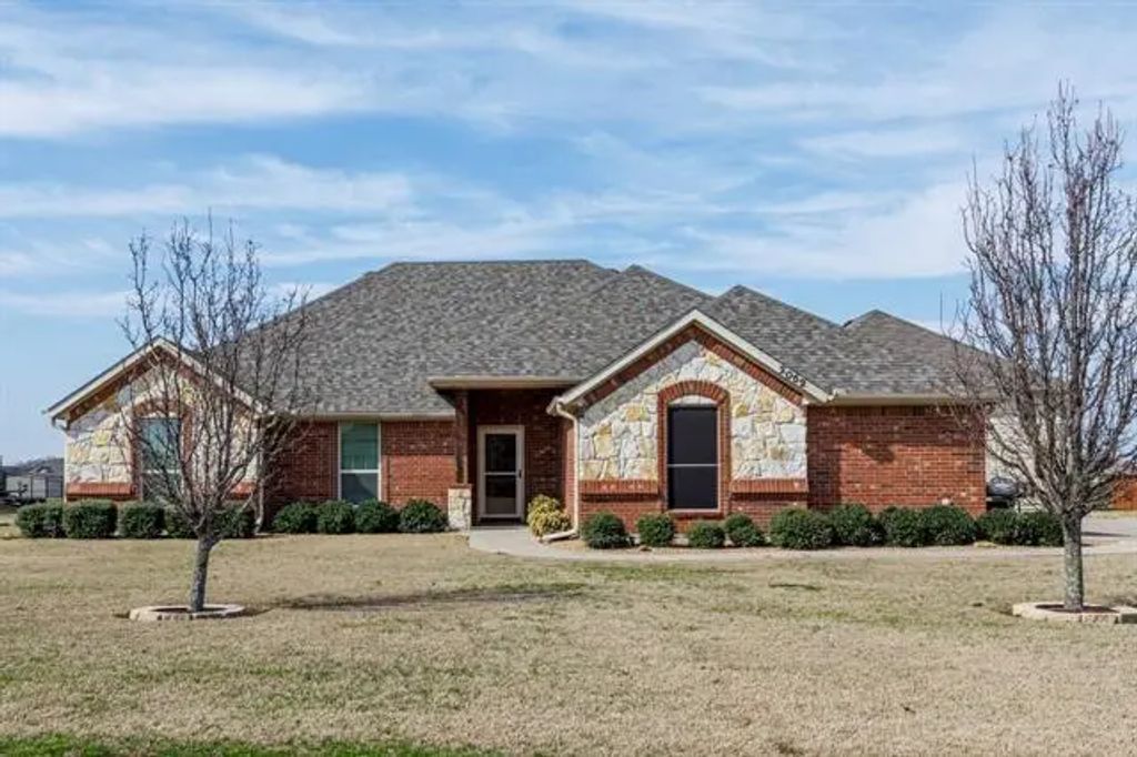 2052 Harvest Knoll Circle, Royse City