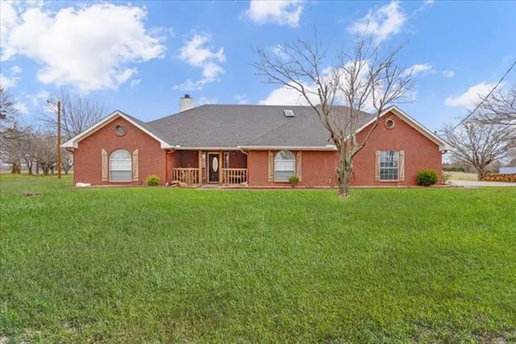 588 County Road 1545, Bonham