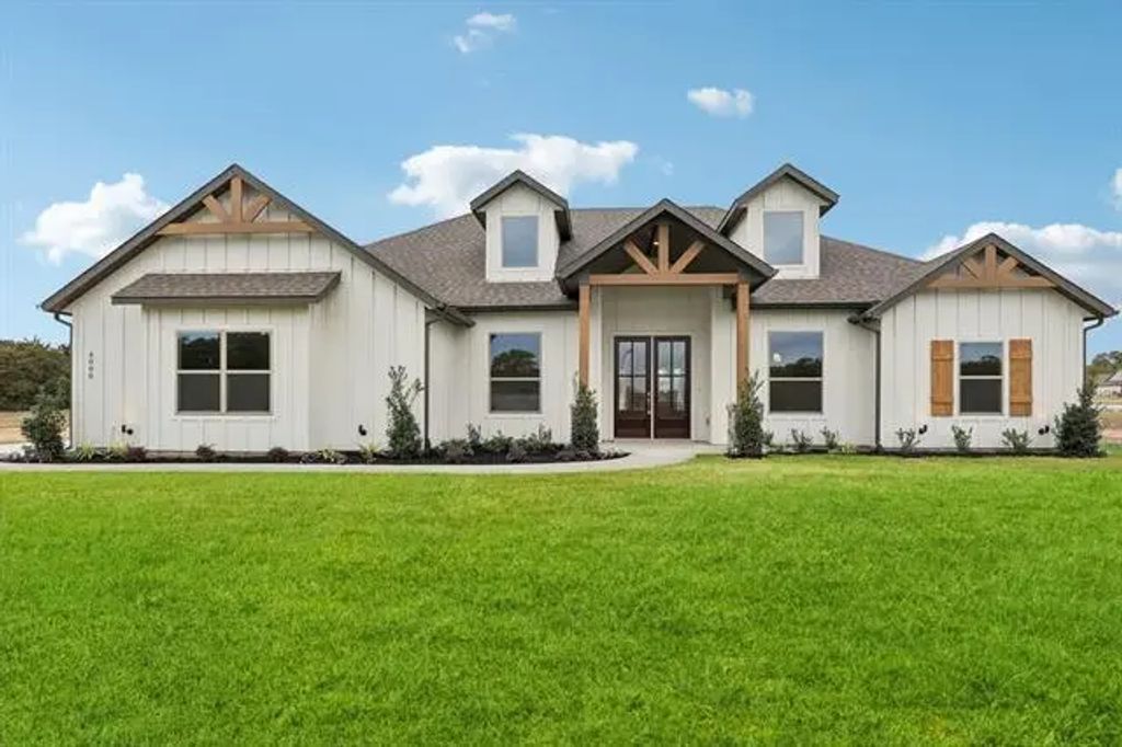4000 Roan Court, Springtown