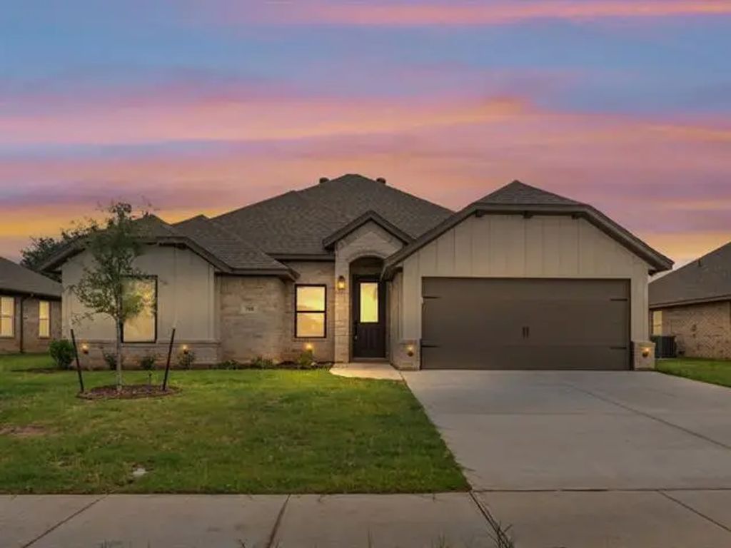 708 Jameson, Springtown