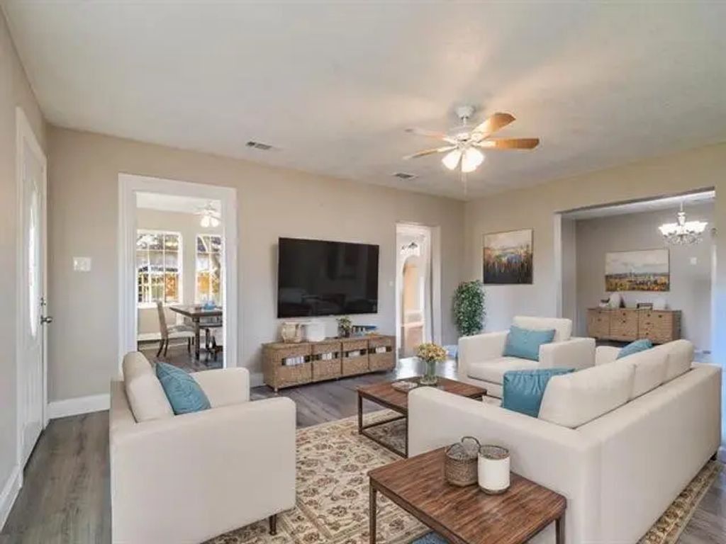 204 W Brazos, Wortham