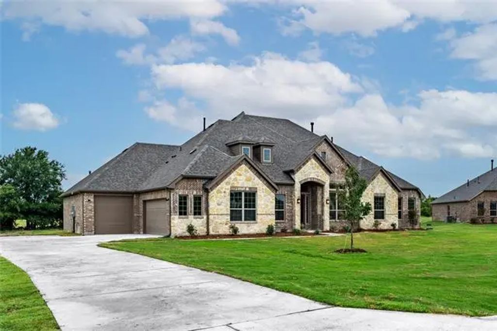 8310 Forest Glade, Greenville