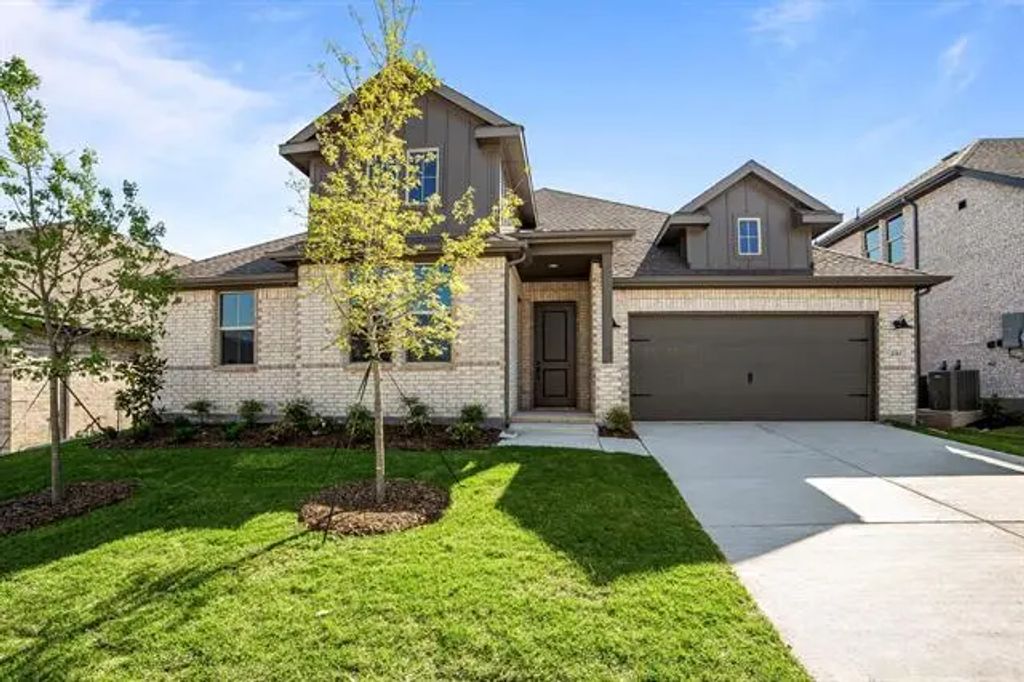 240 Diamond Dale, Lavon