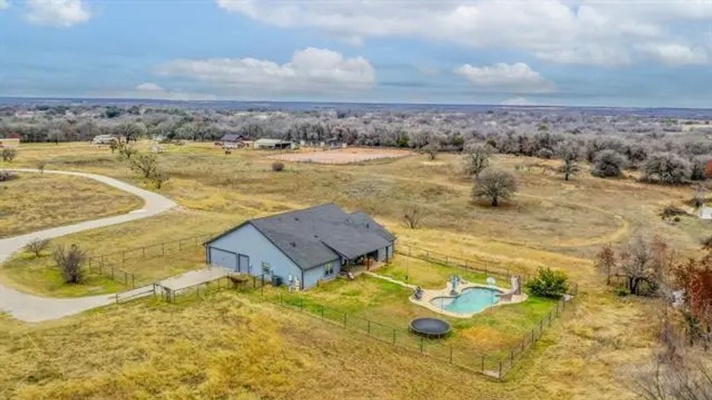 229 Gafford Street, Lipan