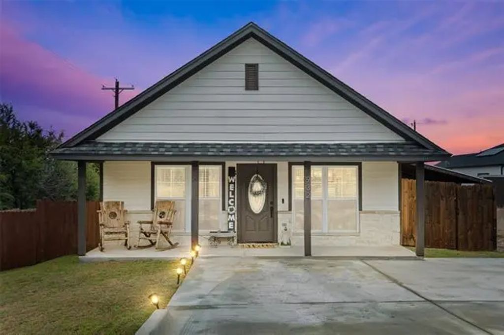 932 Devils River Drive, Granbury
