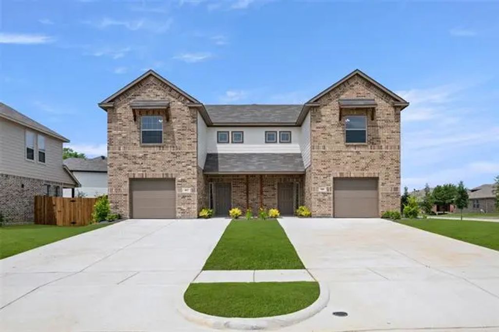 400-402 Wrangler Lane, Denton
