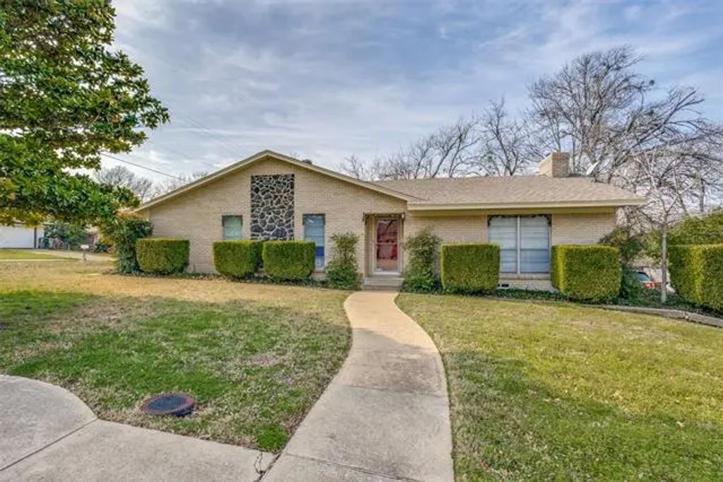 1901 Briarcreek Lane, Plano