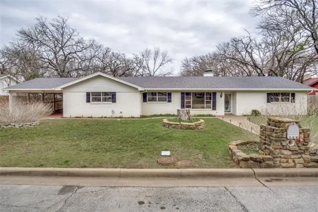 502 Cedar Street, Mineral Wells