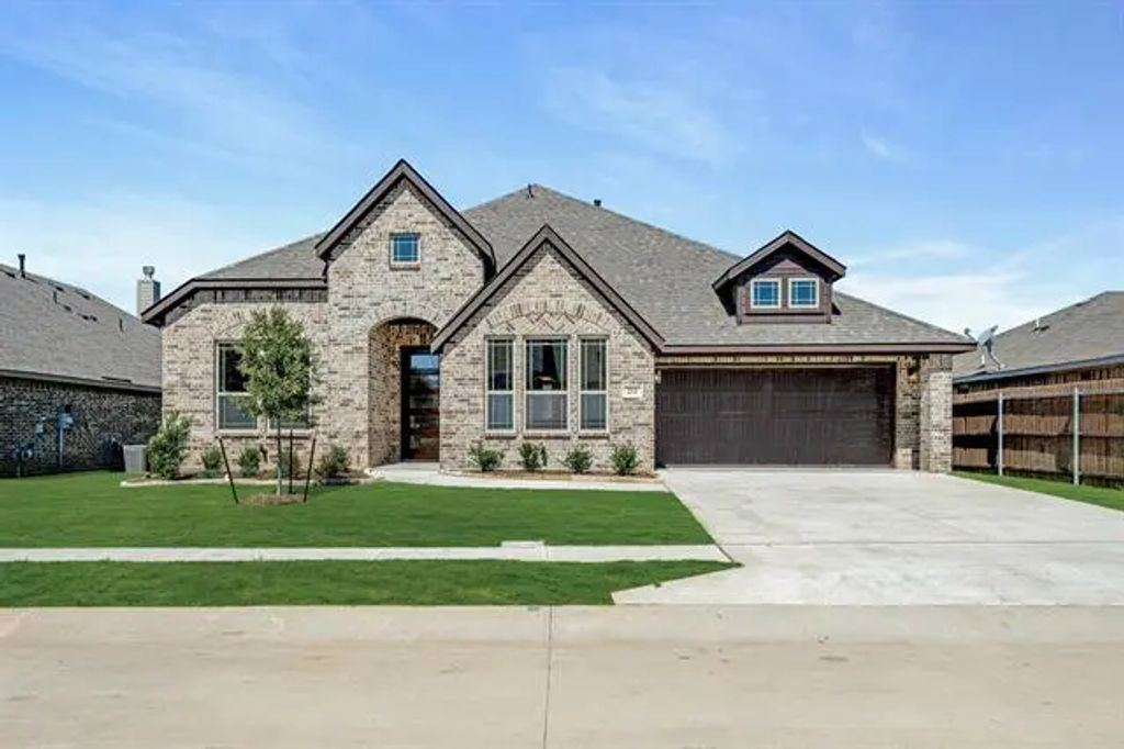 211 Seminole Trail, Alvarado