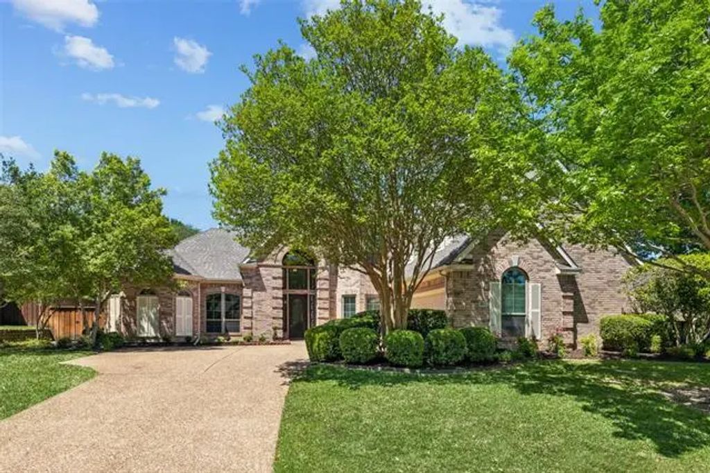 805 Parkwood Court, McKinney