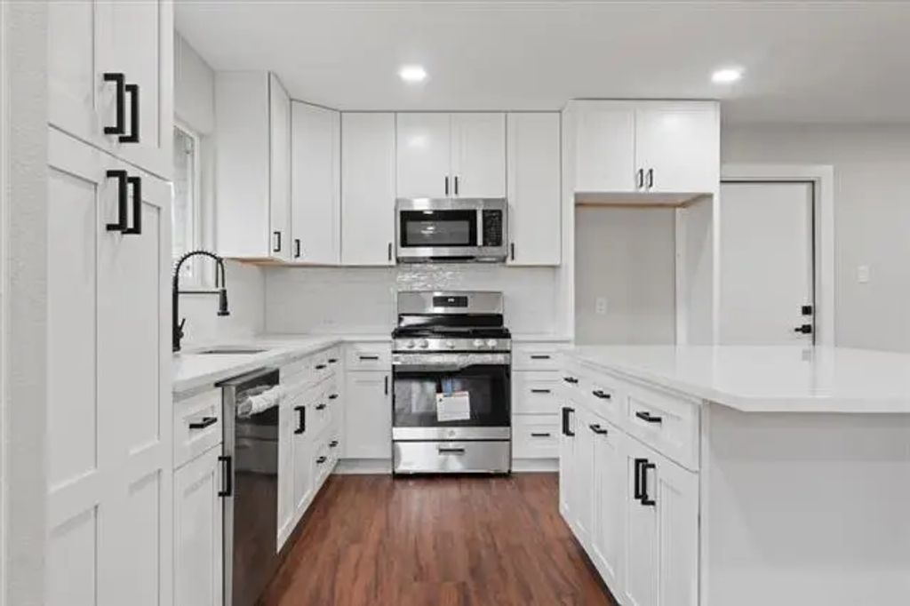 1207 Willow Glen Drive, Dallas