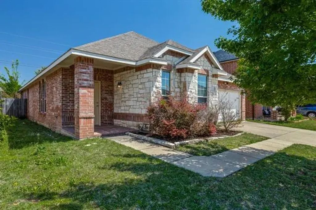 8860 Noontide Drive, Fort Worth