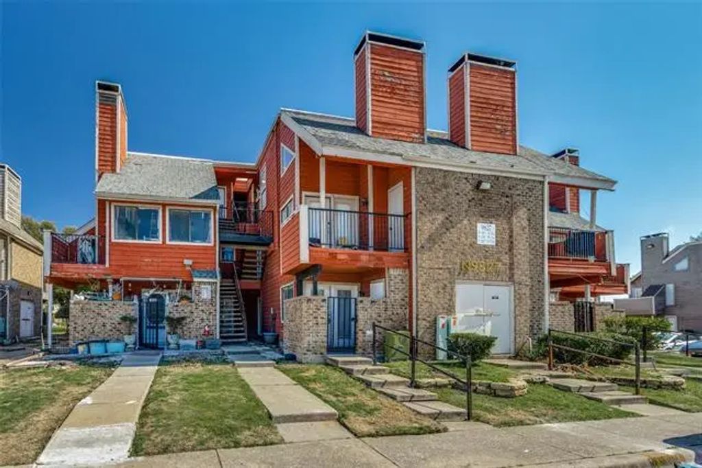 9827 Walnut Street 102, Dallas