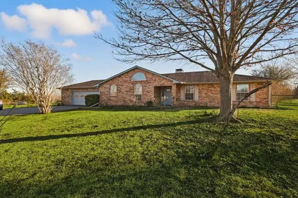 9942 State Highway 56, Sherman