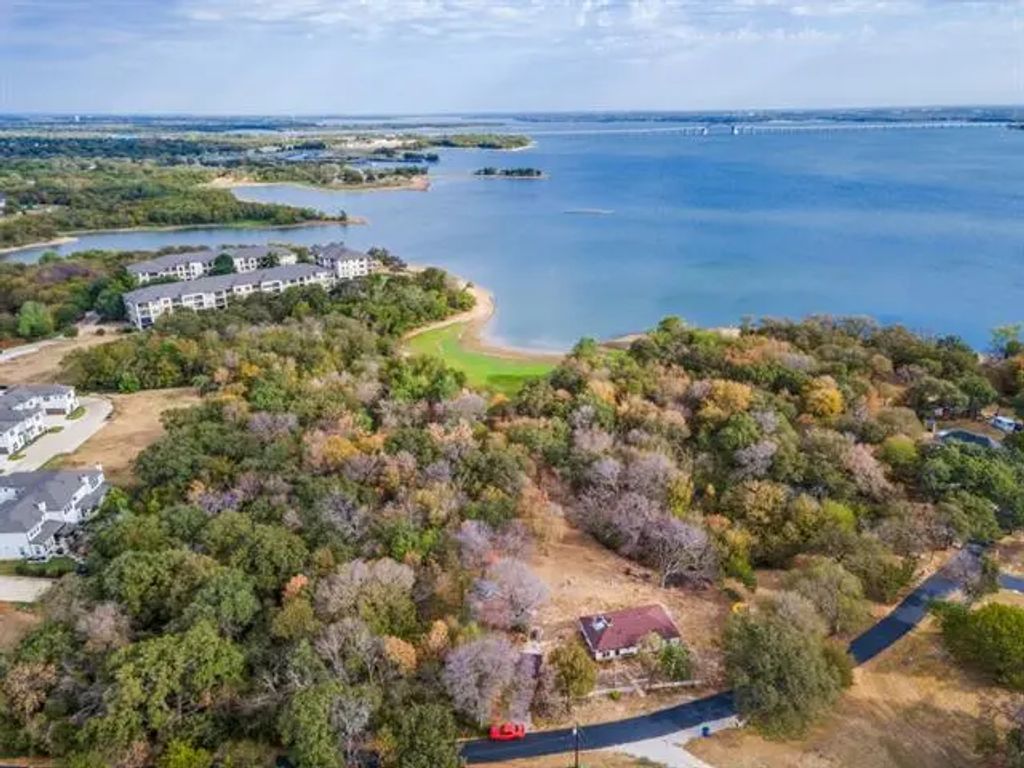 225 Lake Street, Hickory Creek