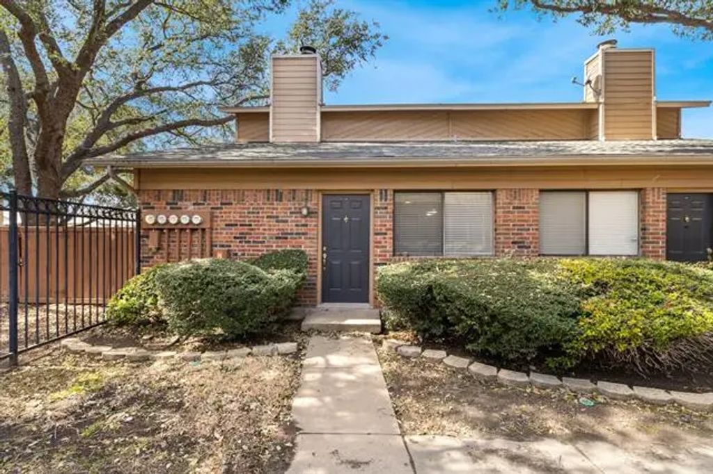 5759 Cedar Creek Drive, Benbrook