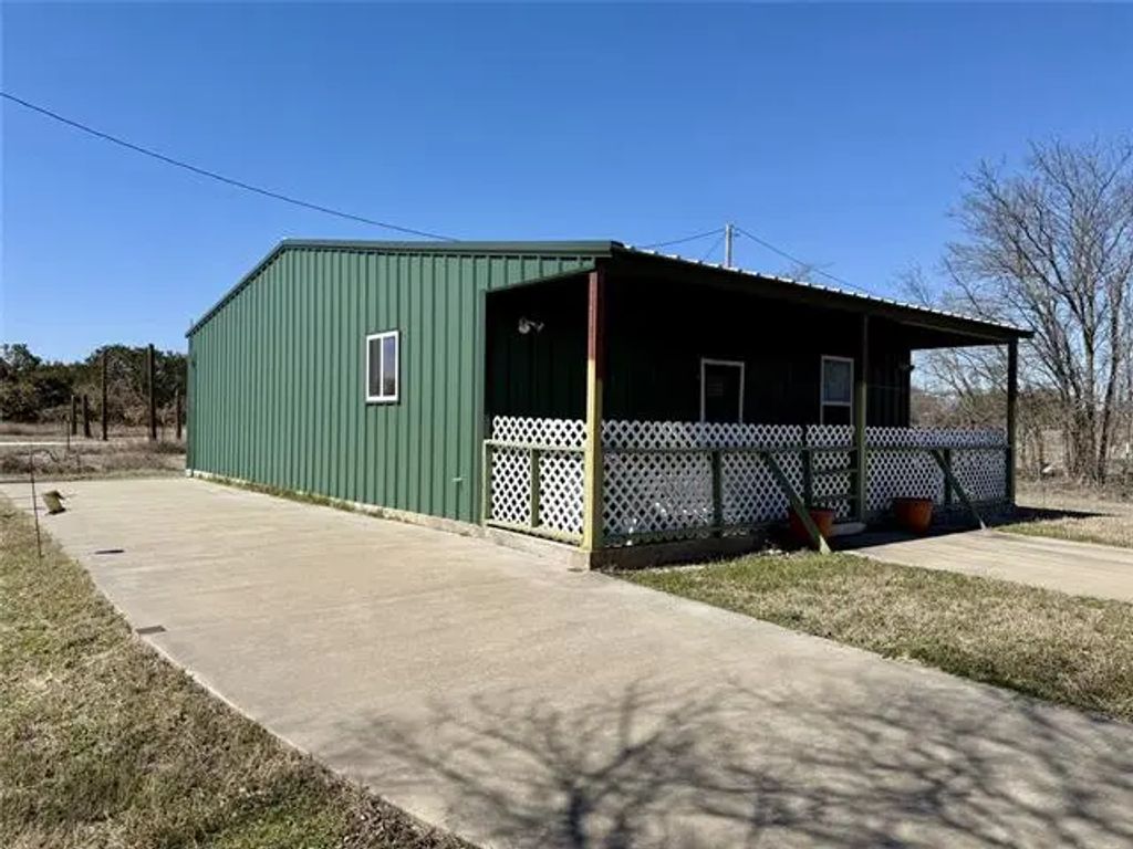 3323 S Fm 933 Street, Whitney