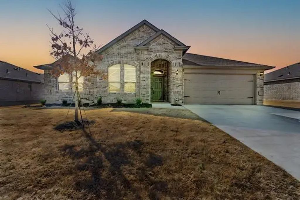 908 Granite Drive, Azle