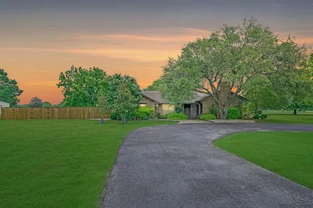 9577 Vail Eton Drive, Pilot Point