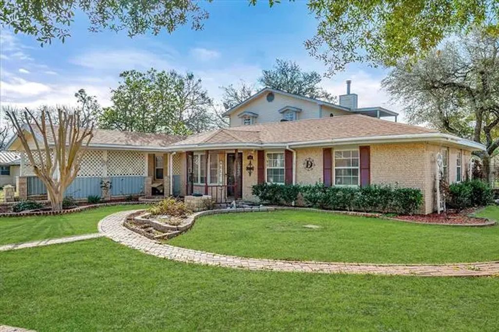 1308 Tamarisk Drive, Mexia