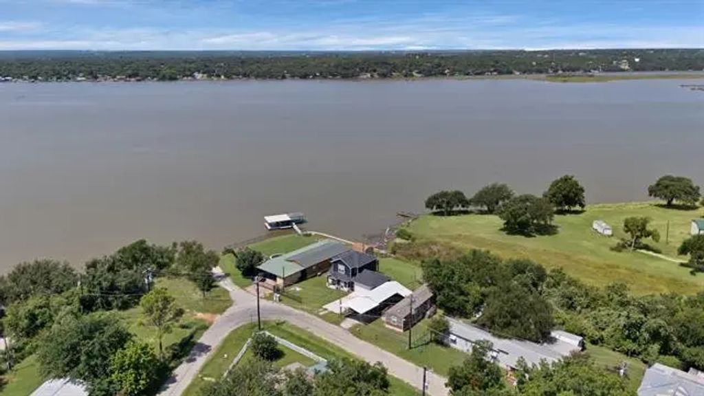 1114 Skylark Drive, Granbury