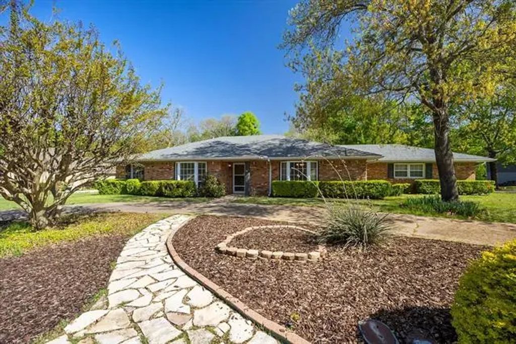 12 Mullaney Drive, Greenville