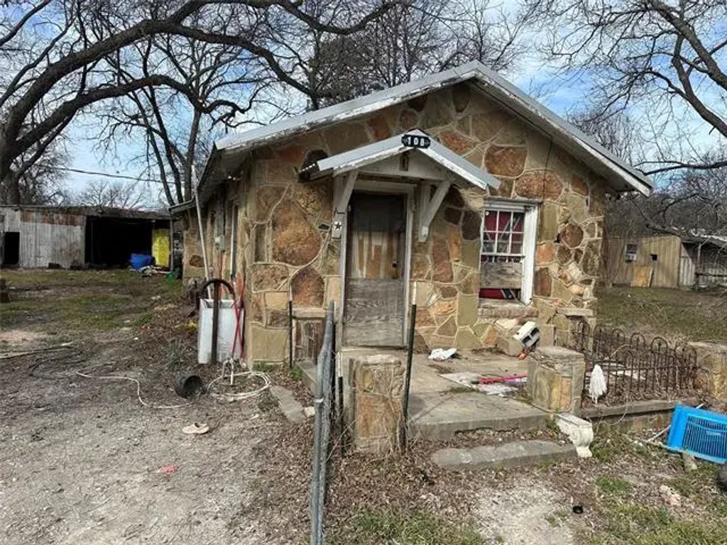 108 S Anderson Street, Rising Star