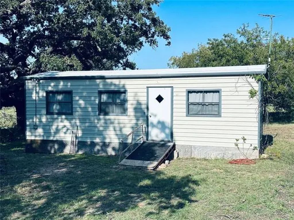 217 County Road 255, Rising Star