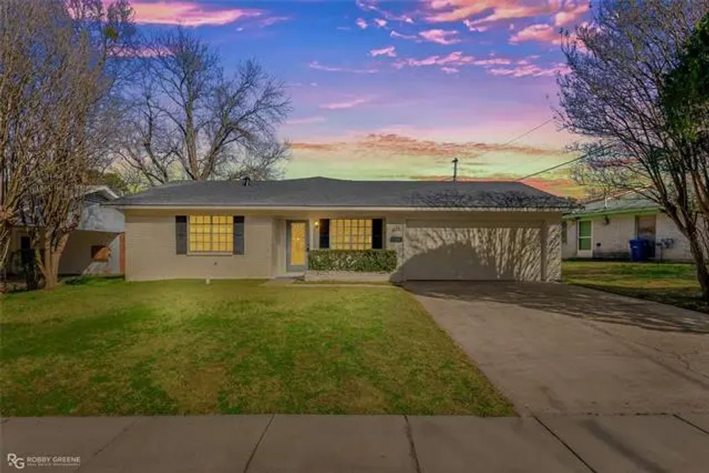 325 Phoenix Drive, Shreveport