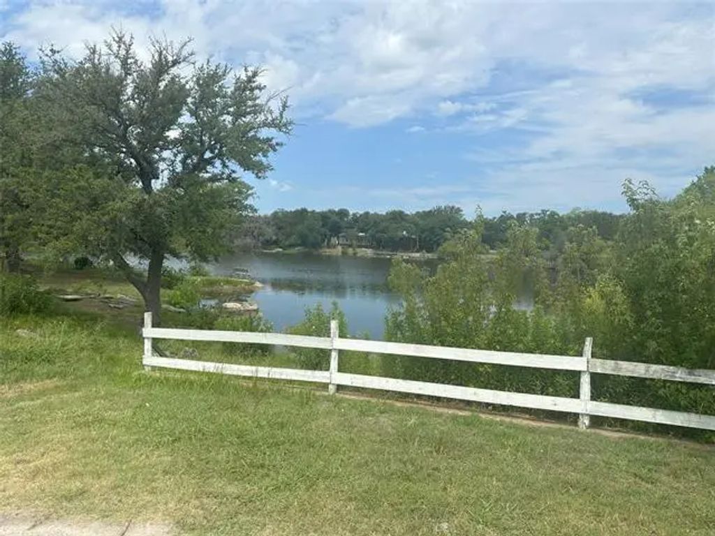 2613 White Rock Drive, Granbury