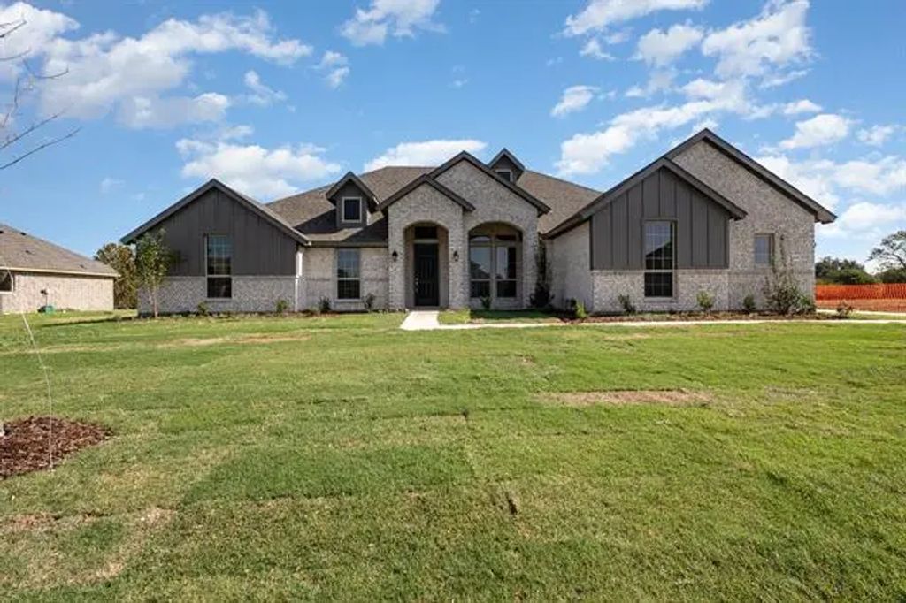 260 Crystal Lake Lane, Red Oak
