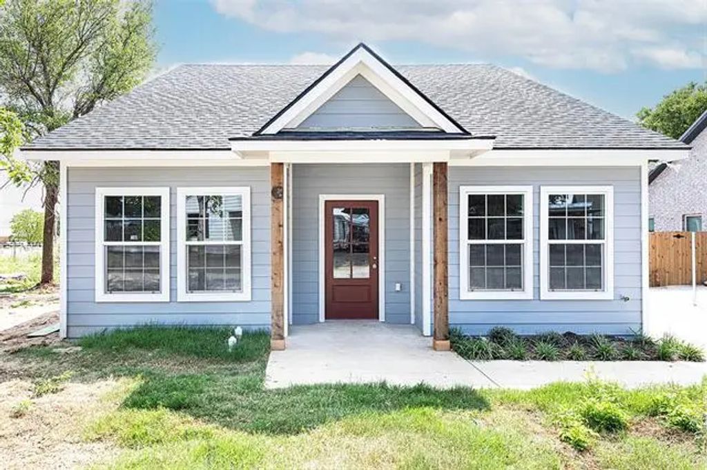 205 W Cherry, Nocona