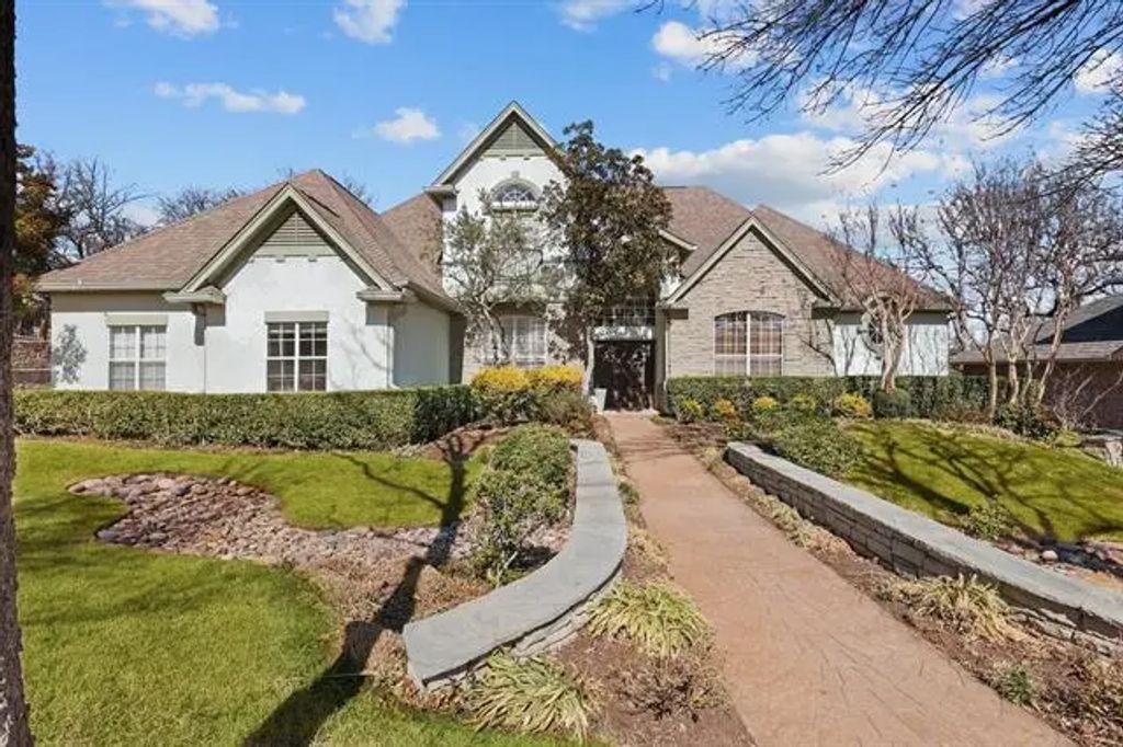 812 Woodhaven Drive, Highland Village