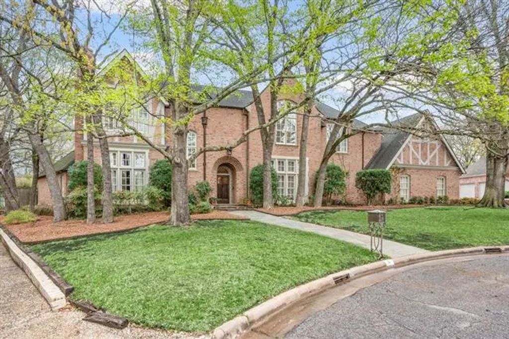 1 Nobhill Drive, Greenville