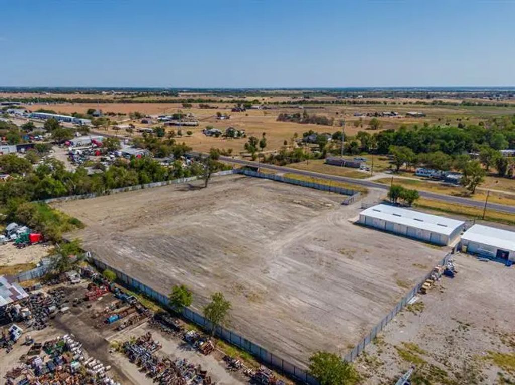 3030 S Highway 77, Waxahachie