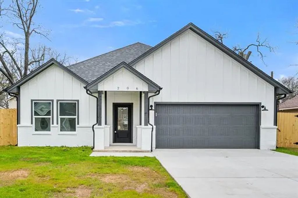 206 Williams Avenue, Cleburne
