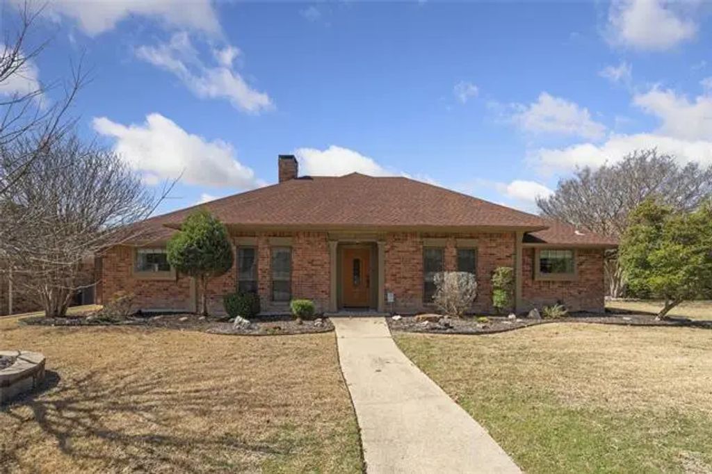 1605 Emory Circle, Plano
