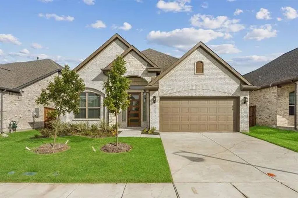 1722 Highwood, Forney