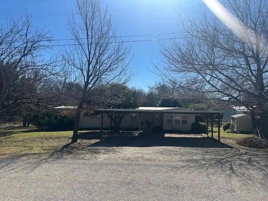 1025 Brazos Drive, Granbury