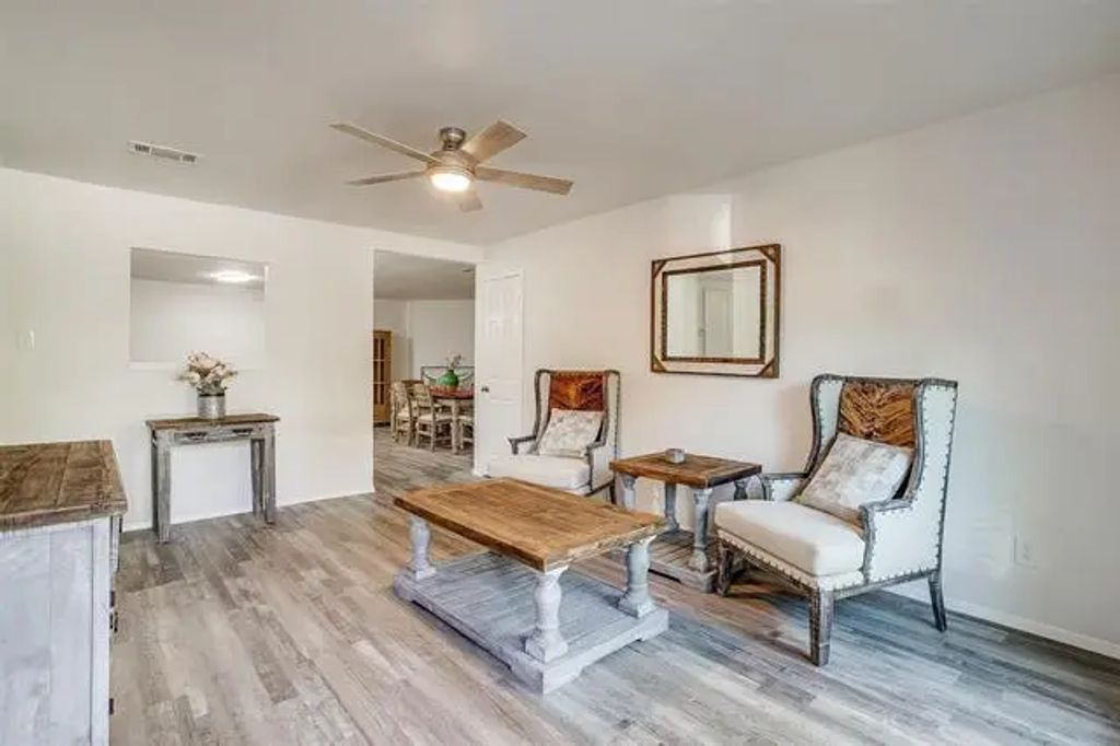 416 Owens Drive, Crowley