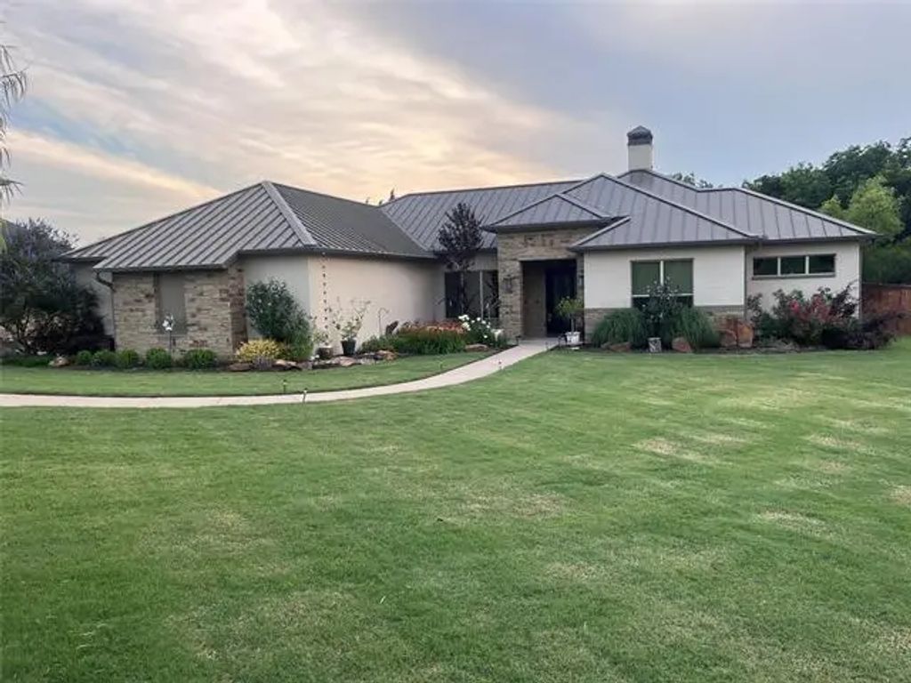 106 Crystal Cove, Waxahachie